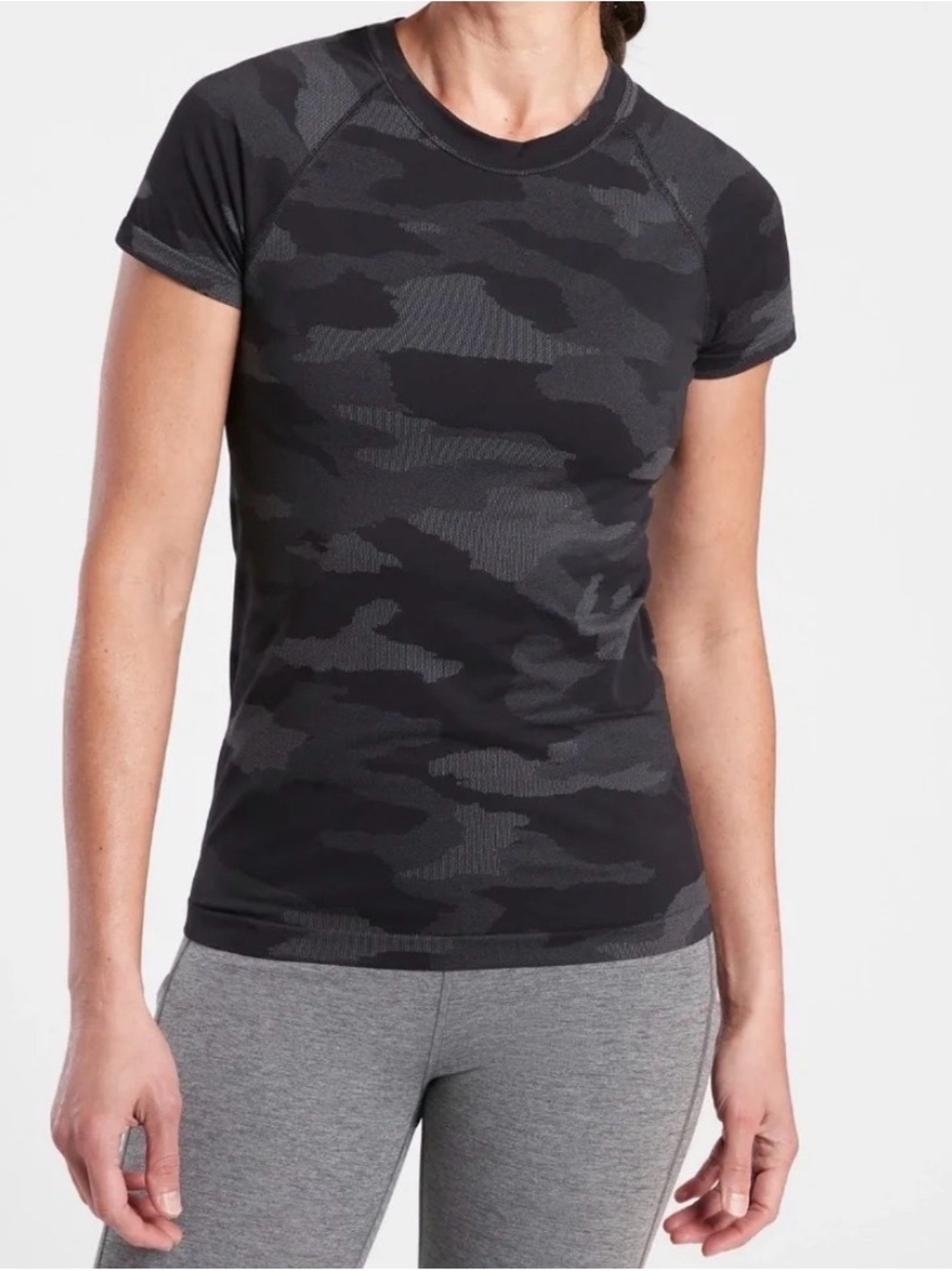 Athleta Momentum Black Gray Camo Workout Tight Fit Tee Size Medium